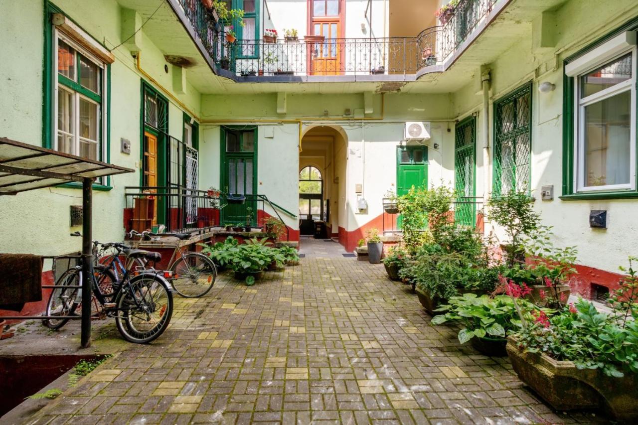 Harmony Hideaway In City Center Budapeste Exterior foto